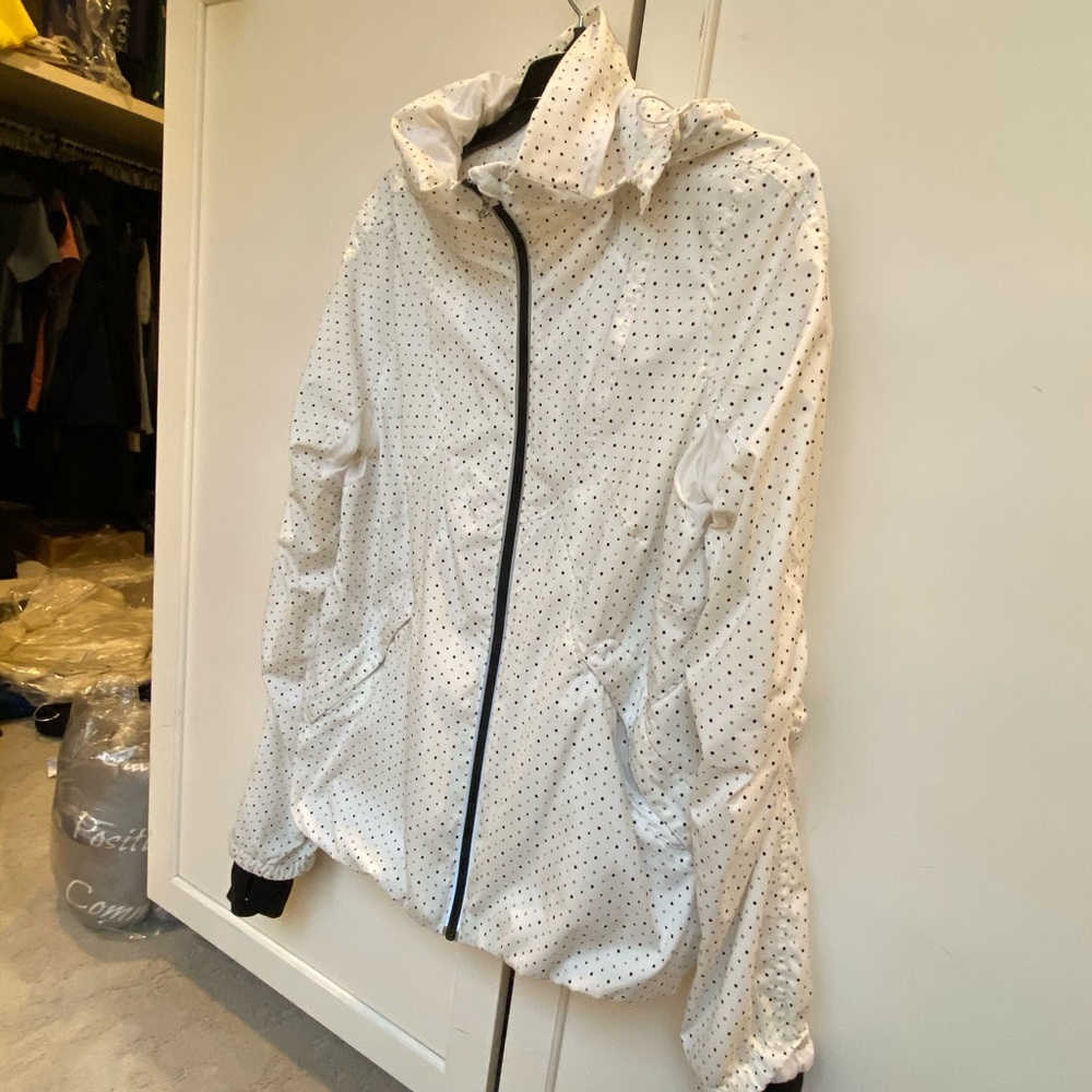 Lululemon Rain Jacket. Polka dots.